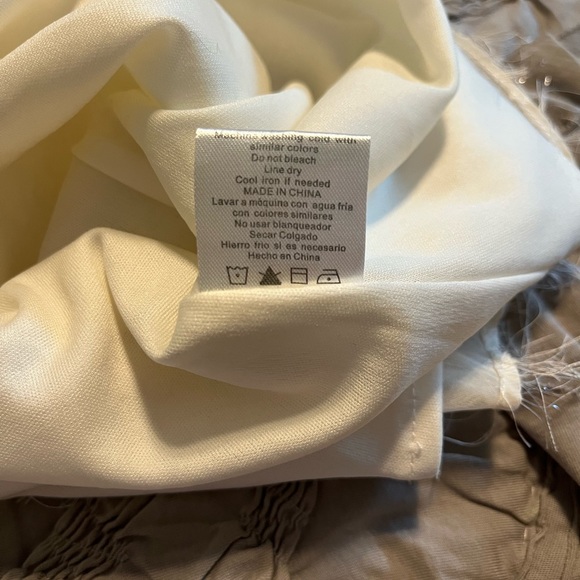 On Twelfth shimmer top, color is ivory. Size S. - Picture 7 of 7